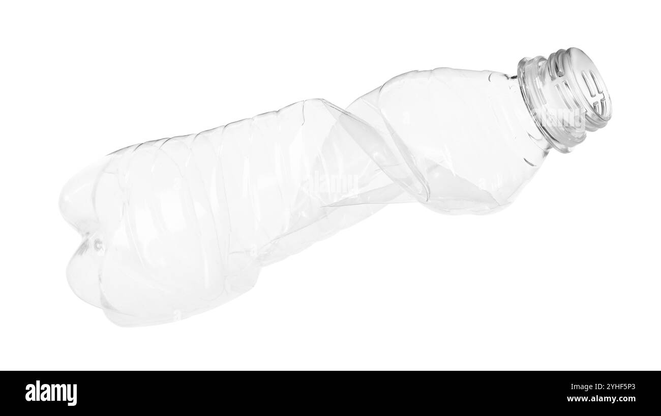 Un flacone di plastica deformato isolato su bianco Foto Stock