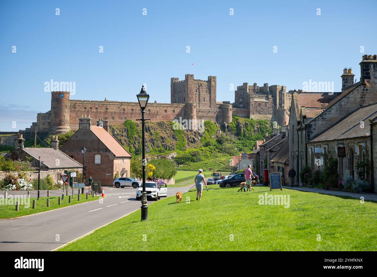 Il castello di Bamburgh, Bamburgh, Northumberland, England, Regno Unito Foto Stock
