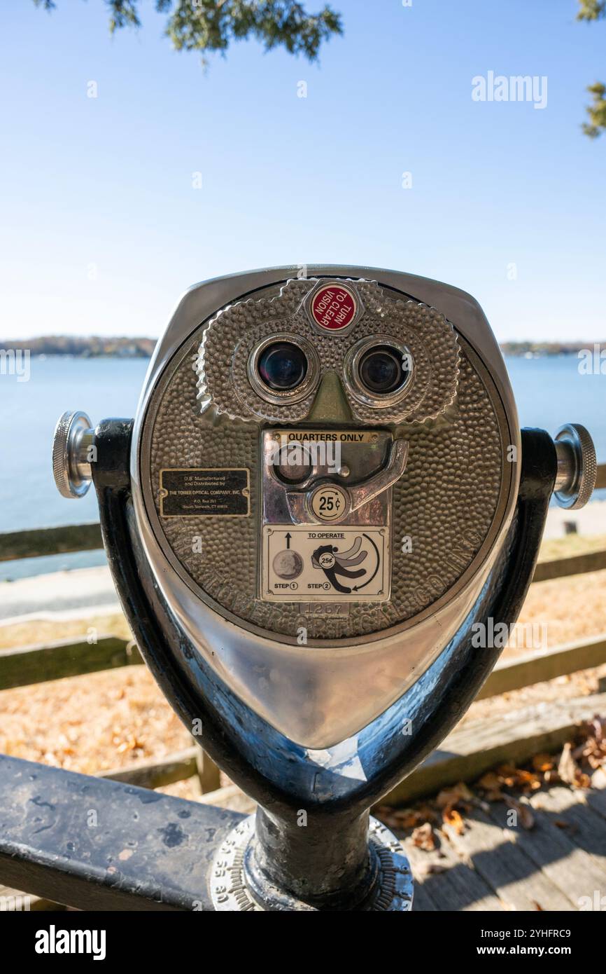 Binocolo a gettoni al Quiet Waters Park. Quiet Waters Park è un parco situato nella parte orientale della contea di Anne Arundel, Maryland, Stati Uniti. Contiene 340 AC Foto Stock