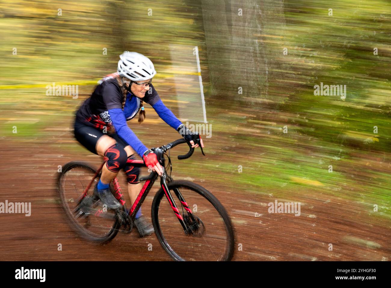 WA26214-00..... WASHINGTON - gara di ciclocross per donne di età superiore a 60 anni a Graham al Frontier Park. Vicky Spring MR#S1 Foto Stock