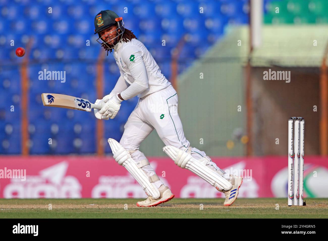 Tony de Zorzi batte durante il secondo giorno di test in Bangladesh e Sudafrica allo Zahur Ahmed Chowdhury Stadium di Sagorika, Chattogram, Bangladesh, Octob Foto Stock