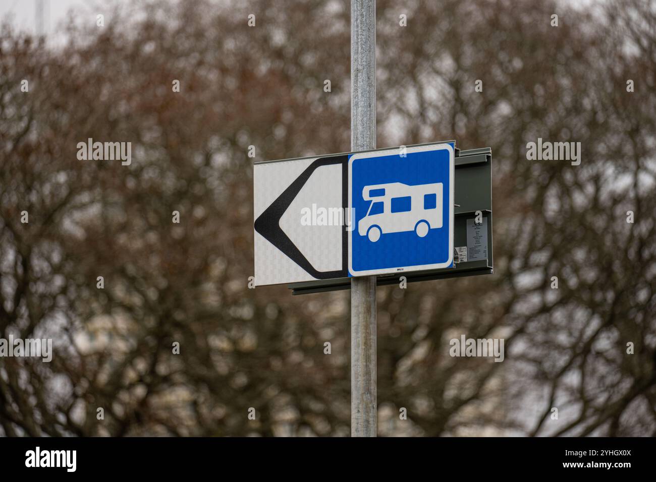 M?lndal, Svezia - gennaio 29 2023: Cartello indicante un parcheggio per veicoli ricreativi Foto Stock