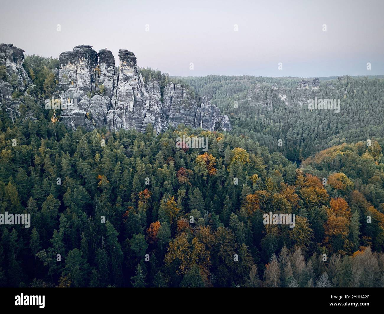 Ponte Bastei, montagne della Svizzera sassone, Sassonia, Germania - Immagine stock catturata con smartphone