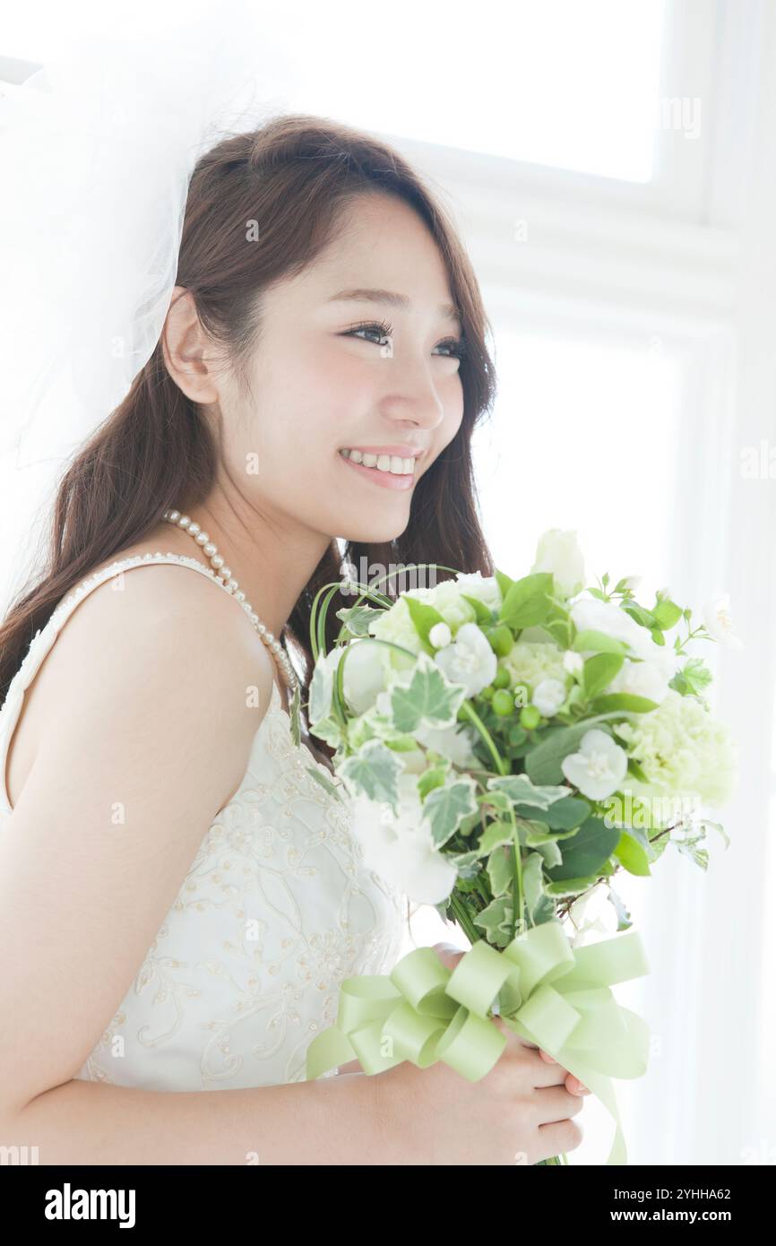 Ritratto della sposa con bouquet Foto Stock