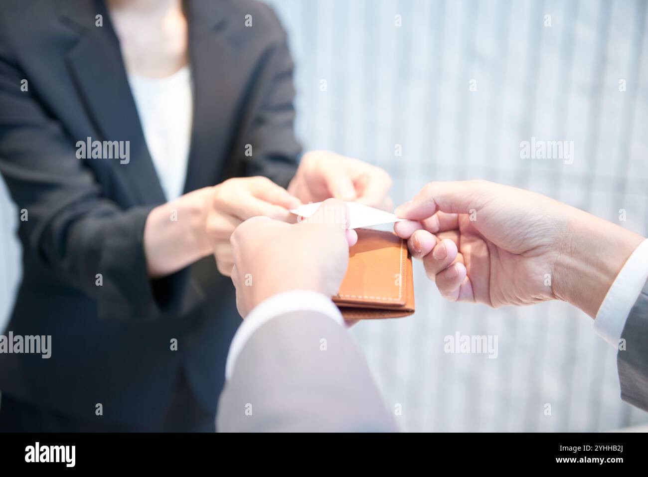 Imprenditore lo scambio di biglietti da visita Foto Stock