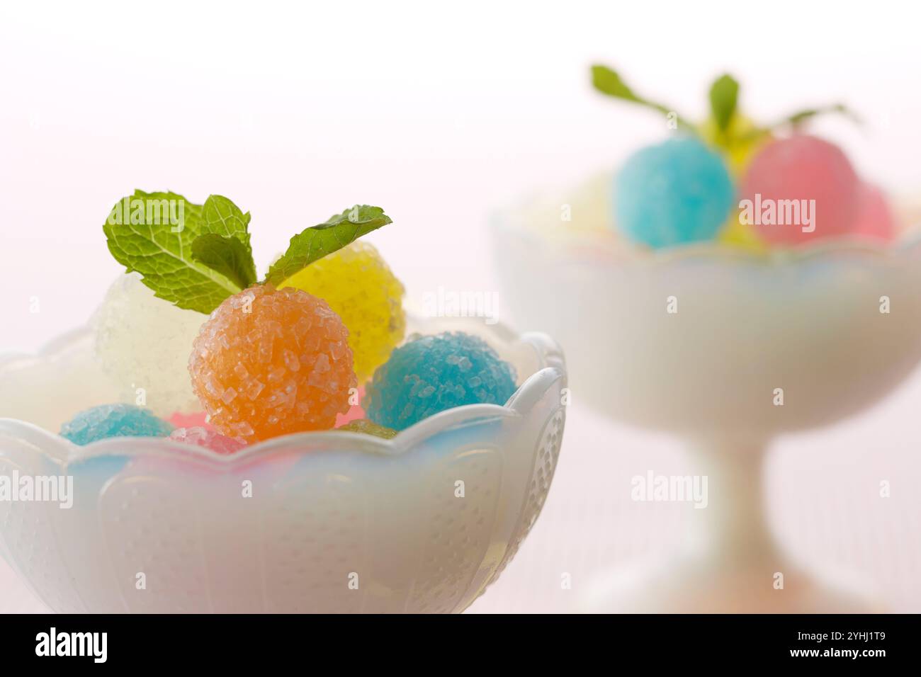 Colorate palline di caramelle in una ciotola Foto Stock