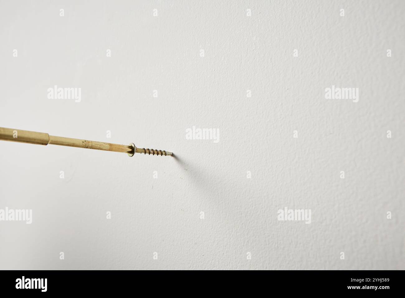 Avvitatore a percussione e viti Foto Stock