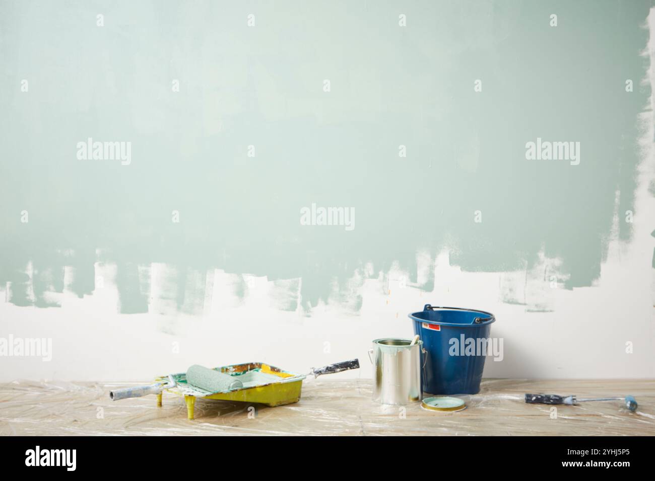 Strumenti per dipingere il muro Foto Stock