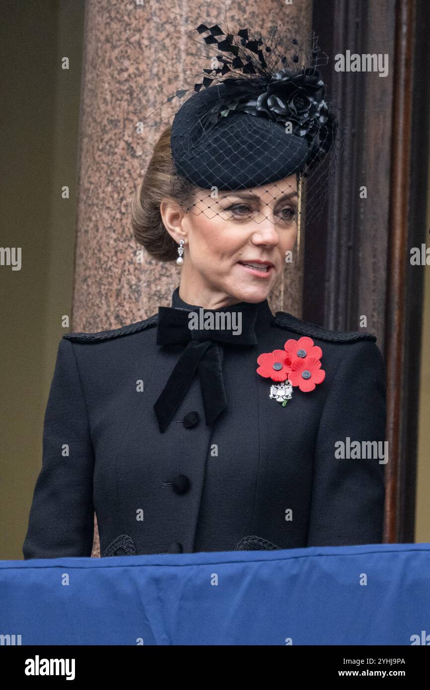 11/10/2024. Londra, Regno Unito Catherine, Principessa del Galles partecipa al Remembrance Sunday Service a Whitehall per commemorare il contributo dei militari e civili britannici e delle donne nelle due guerre mondiali e in seguito nel conflitto. Credito fotografico: Sam Hussain via Ray Tang/ foto piscina. Foto Stock