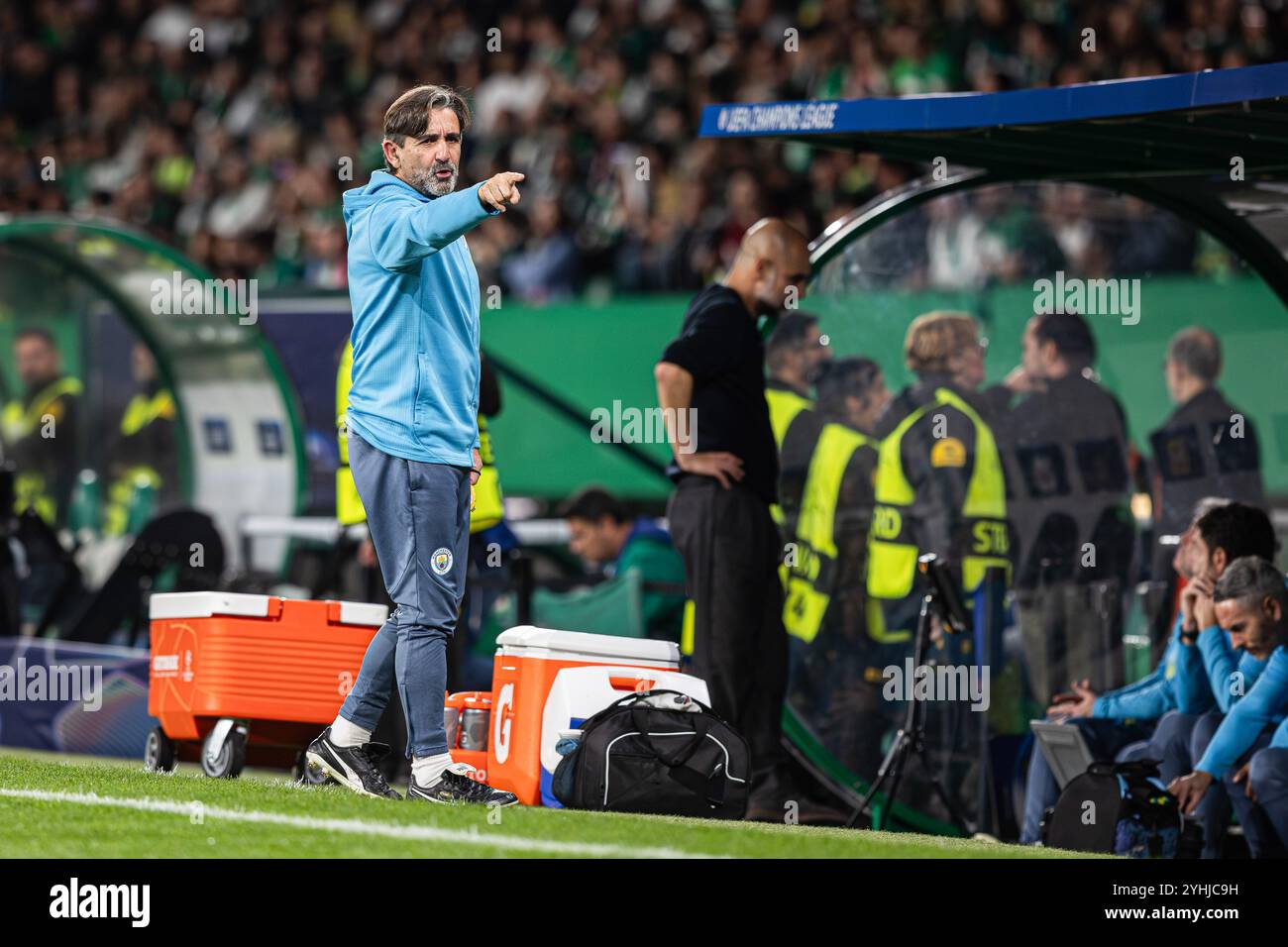 Lisboa, Portogallo. 5 novembre 2024. Il fitness Coach Lorenzo Buenaventura del Manchester City visto durante la fase MD4 della UEFA Champions League 2024/25 tra lo Sporting Clube de Portugal e il Manchester City all'Estadio Jose Alvalade. (Punteggio finale: Sporting CP 4 - 1 CF Manchester City) (foto di David Martins/SOPA Images/Sipa USA) credito: SIPA USA/Alamy Live News Foto Stock