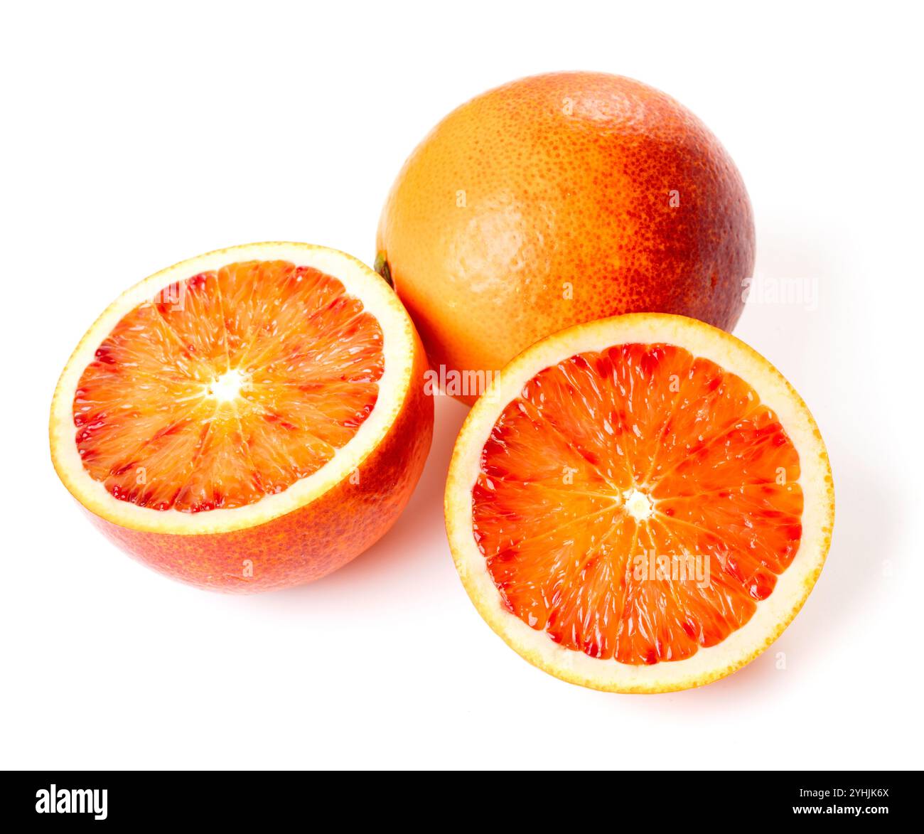 Arance rosse ematiche isolate su sfondo bianco. Foto Stock