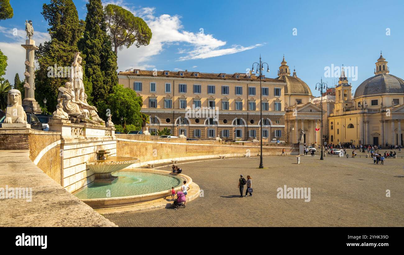 ROMA, ITALIA - 11 MAGGIO 2022: Fontana del Nettuno in Piazza del popolo. Foto Stock