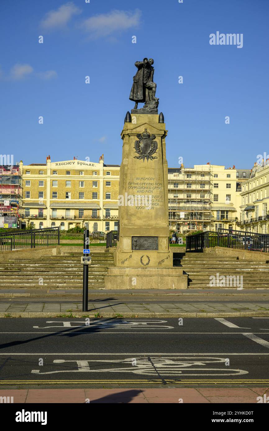 Regency Square con il Boer War Memorial in primo piano, Brighton, East Sussex, Inghilterra Foto Stock