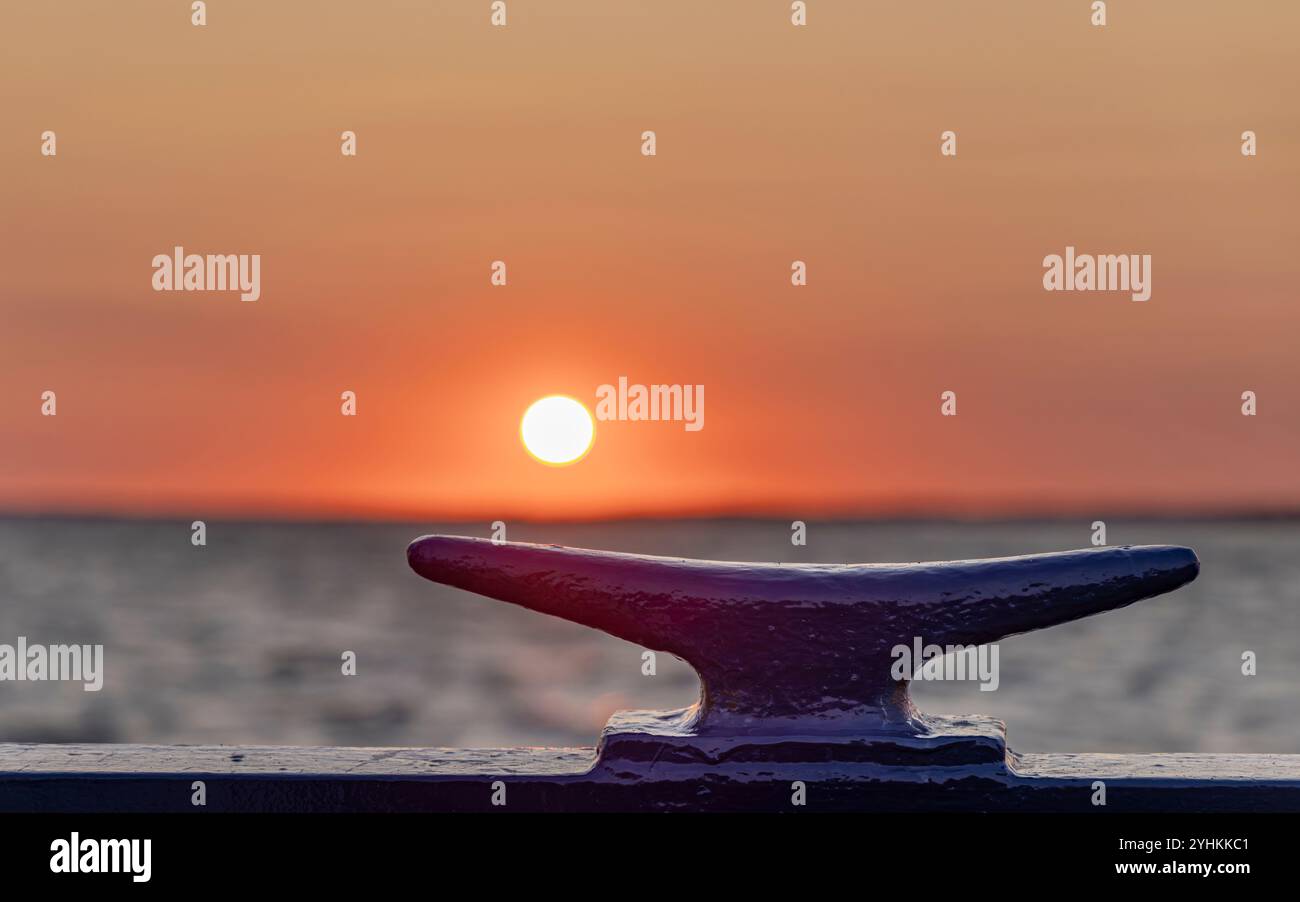 tramonto spettacolare dal traghetto dell'isola riparata Foto Stock