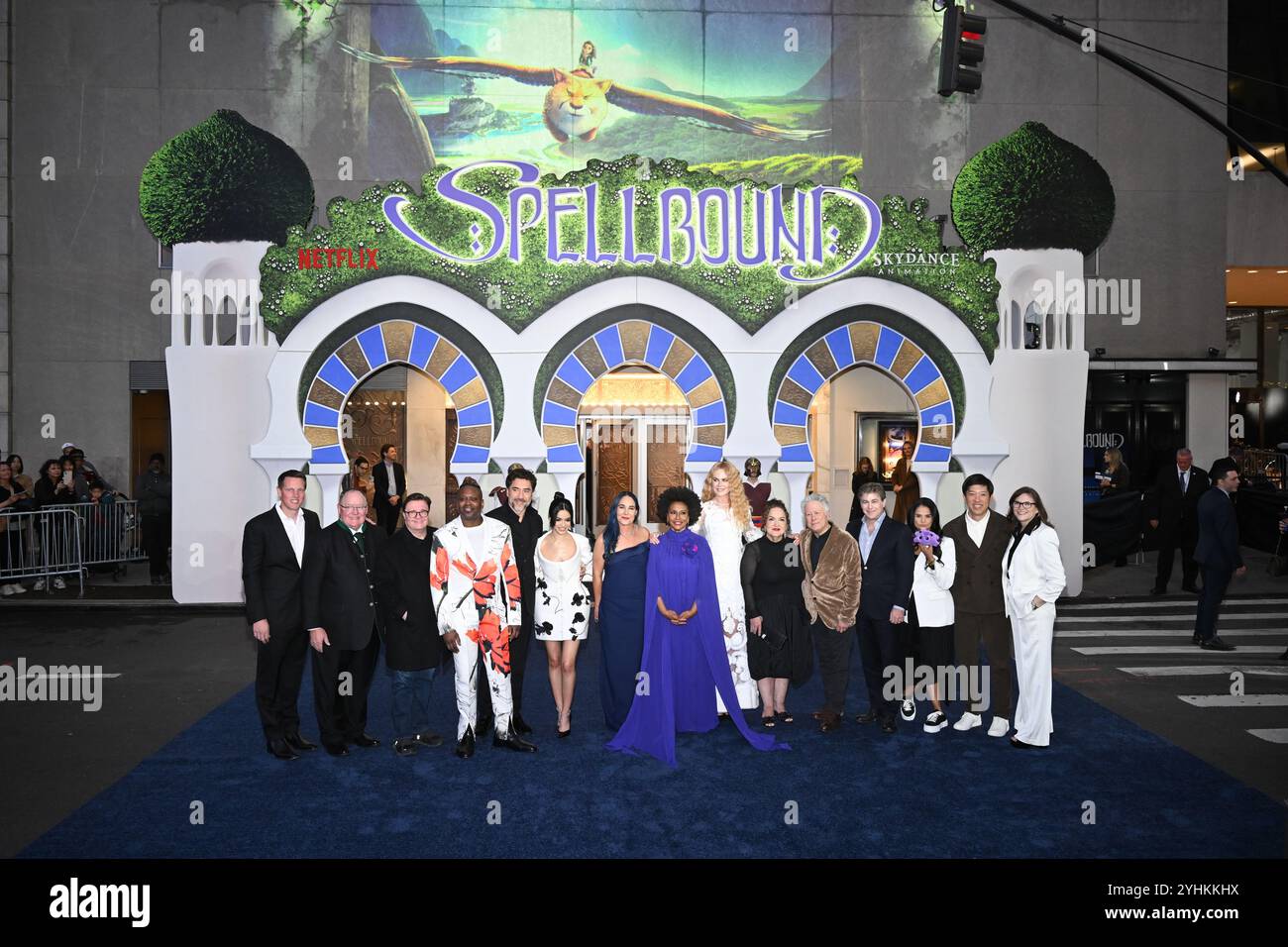 (L-R) David Ellison, John Lasseter, Nathan Lane, Tituss Burgess, Javier Bardem, Rachel Zegler, Vicky Jenson, Jenifer Lewis, Nicole Kidman, Olga Meredi Foto Stock