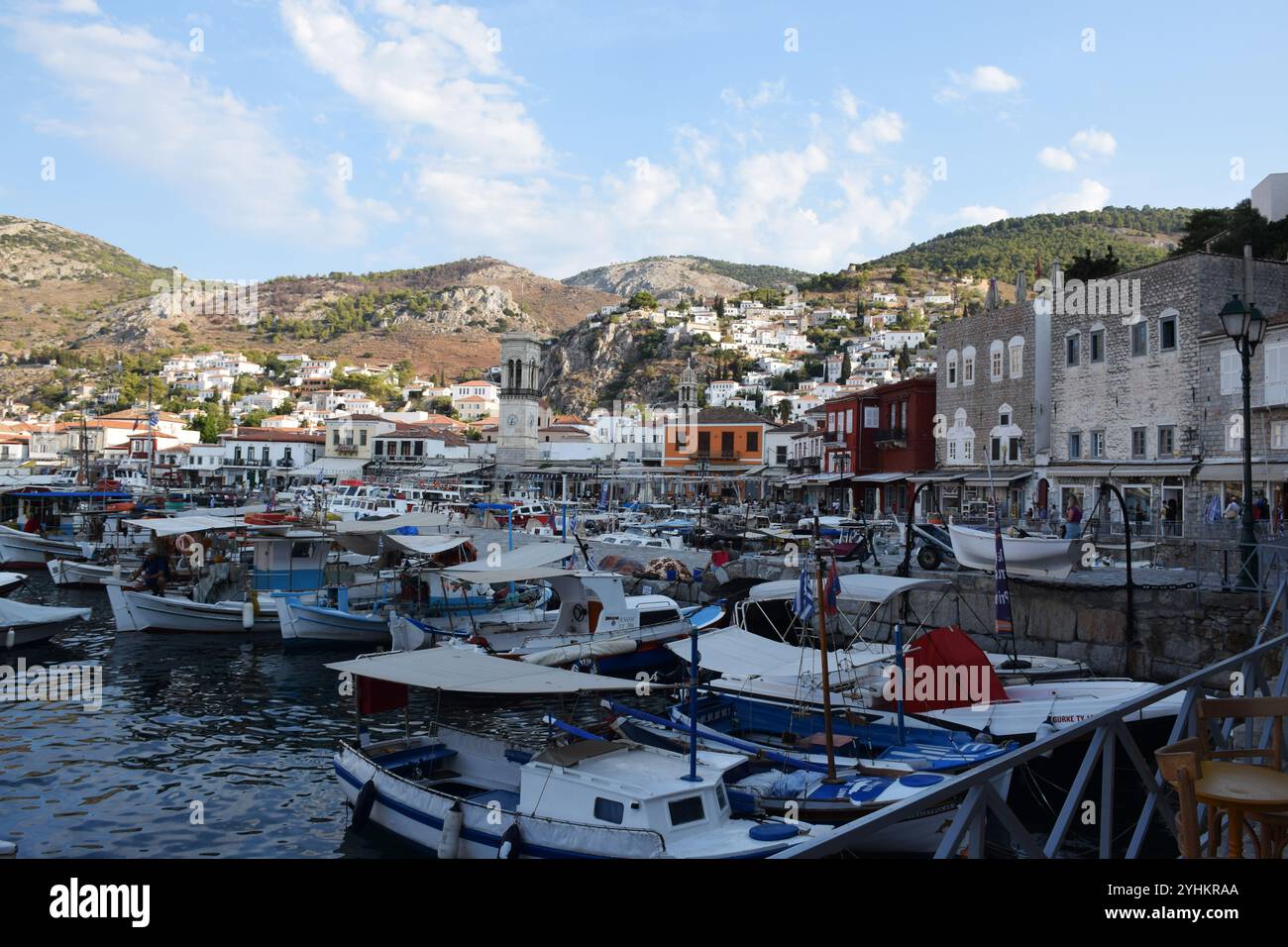 Isola di Hydra, Grecia, Grecia estate, vacanze pittoresche sull'isola, viaggi estivi sull'isola, paesaggi dell'isola greca, viste estive sul Mar Egeo, viaggio Foto Stock