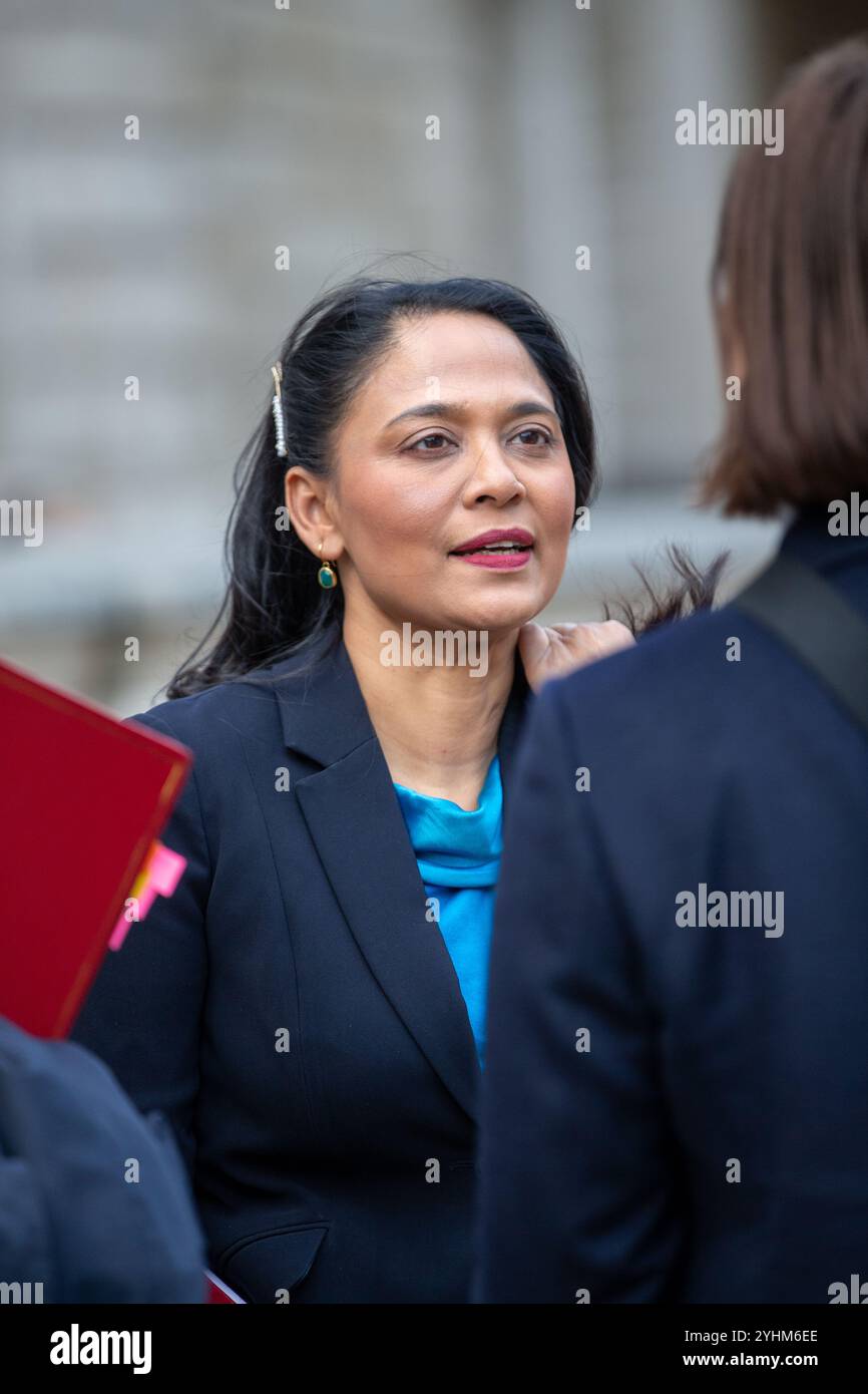 Londra, Regno Unito. 12 novembre 2024. RUSHANARA ALI deputato visto lasciare l'ufficio di governo Whitehall credito: Richard Lincoln/Alamy Live News Foto Stock