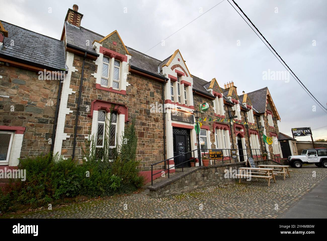 il drift inn ha sede nell'ex edificio della stazione ferroviaria di buncrana, contea di donegal, repubblica d'irlanda Foto Stock