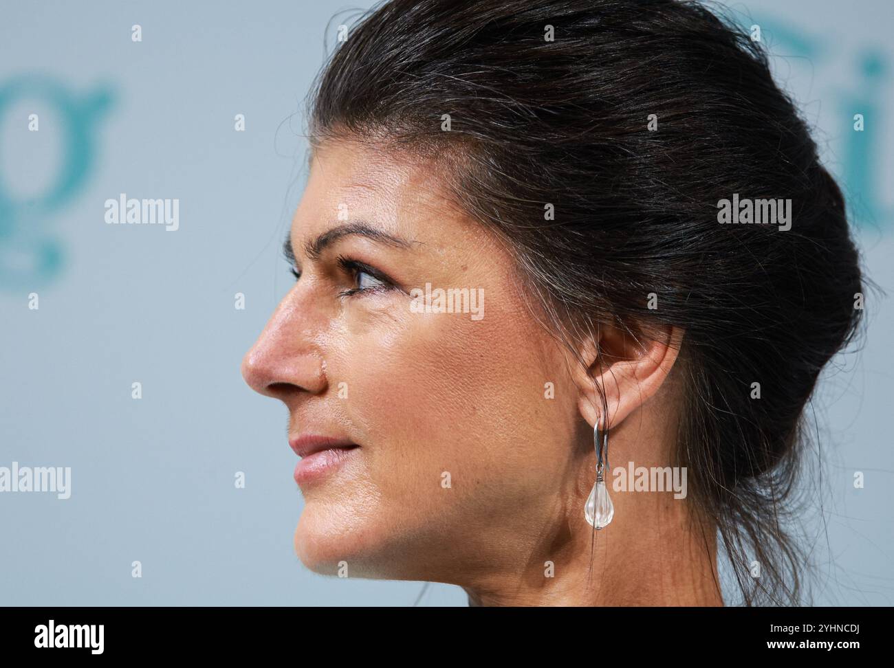 Berlino, Germania. 12 novembre 2024. Sahra Wagenknecht, presidente federale del BSW, partecipa al 18° vertice economico della Süddeutsche Zeitung (SZ). Con il motto "il mondo in sconvolgimento - cosa fare?", più di 60 oratori di politica, affari, scienza e cultura discuteranno in occasione del vertice economico SZ della durata di tre giorni presso l'Hotel Adlon di Berlino. Crediti: Hannes P. Albert/dpa/Alamy Live News Foto Stock