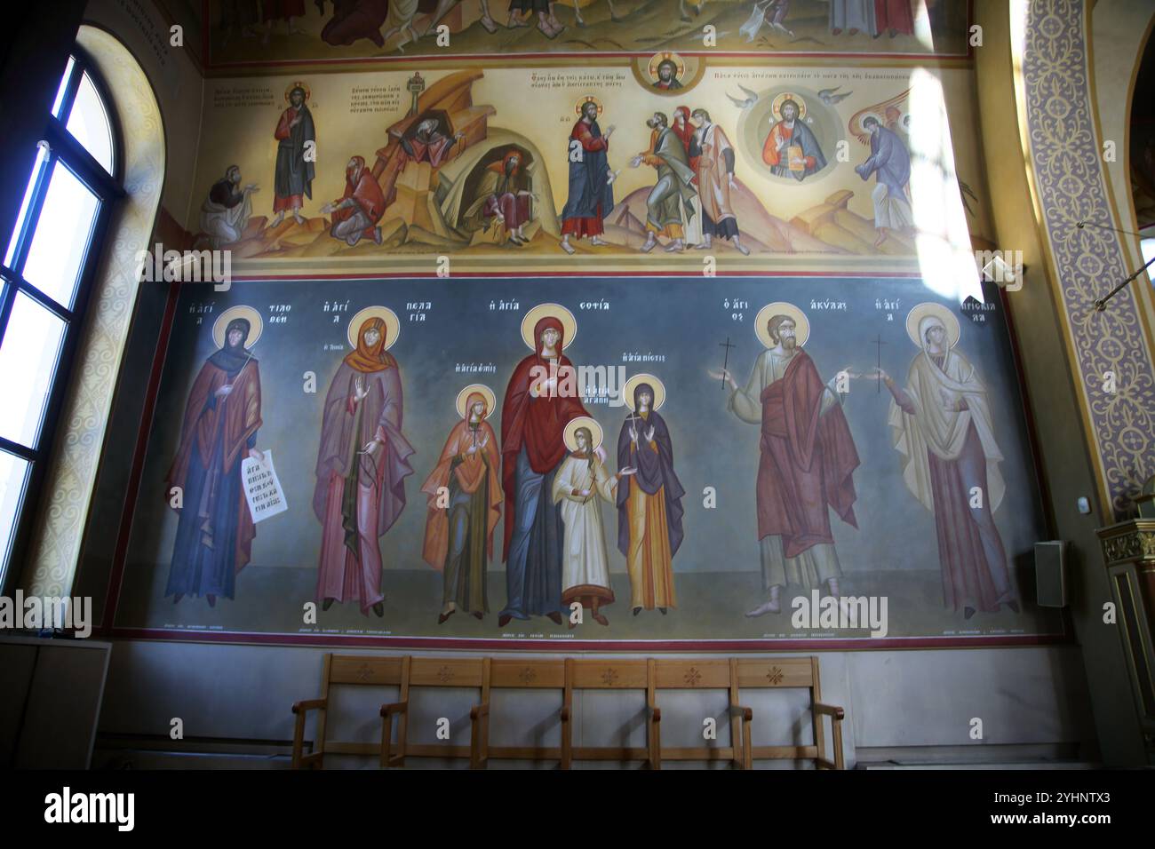 Icone di Santa, tra cui Santa Sofia e le sue tre Figlie speranza, fede e amore e marito e moglie Sant'Aquila e Santa Priscilla a Panagia fan Foto Stock