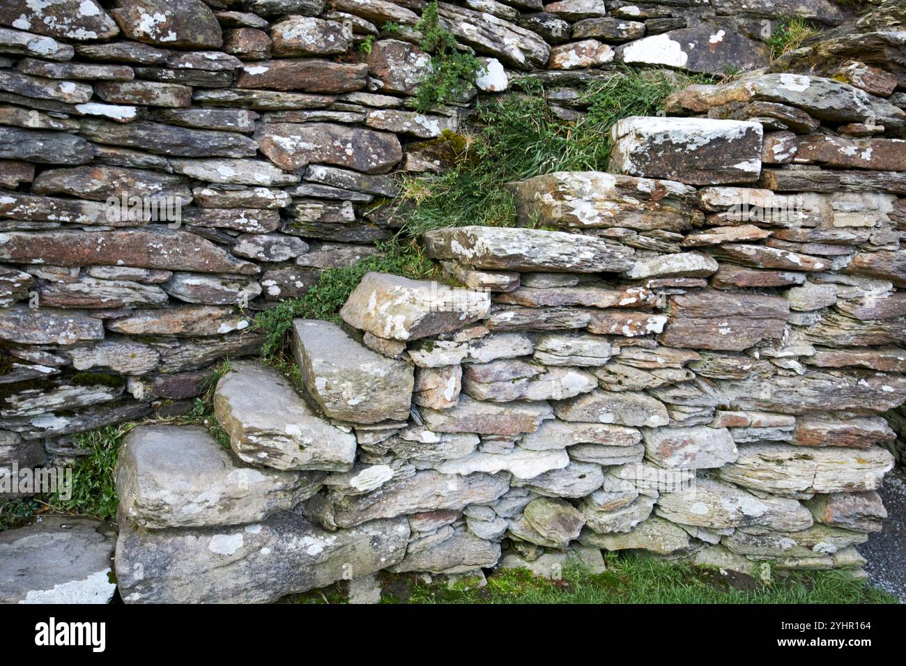 scaletta di pietra all'interno del grianan an aileach, contea di donegal, repubblica d'irlanda Foto Stock