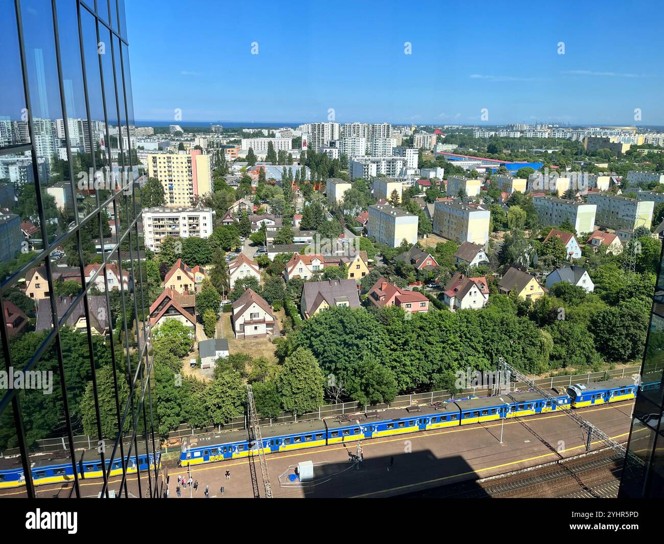 Vista elevata del quartiere residenziale di Zaspa vista da uno degli edifici per uffici Alchemia a Danzica, Pomerania, Polonia, Europa, UE Foto Stock