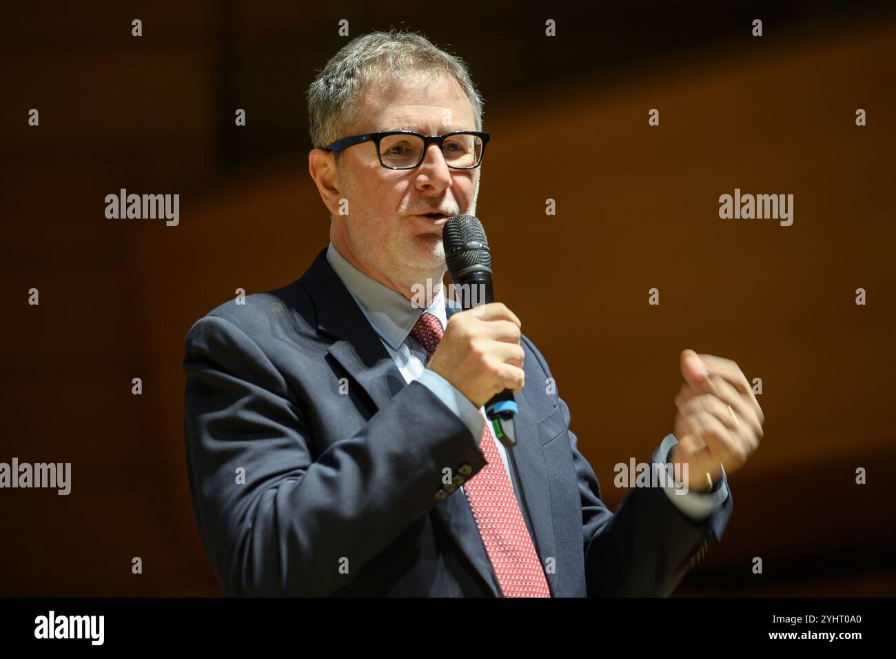 Milano, Milano. 12 novembre 2024. Fabio Fazio all'Anteprima milanese del film 'Liliana' di Ruggero Gabbai presso il Teatro dal Verme - Milano, Marted&#xec; 12 novembre 2024 (foto Claudio Furlan/Lapresse) Fabio Fazio all'anteprima milanese del film 'Liliana' di Ruggero Gabbai al Teatro dal Verme - Milano, martedì 12 novembre 2024 (foto Claudio Furlan/Lapresse) crediti: LaPresse News Live/Alamy Foto Stock