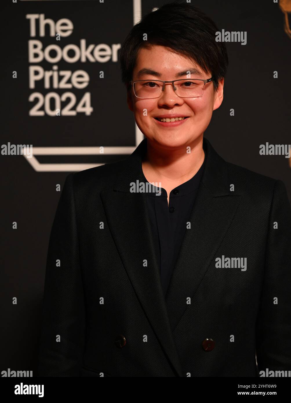 LONDRA, REGNO UNITO. 11 novembre 2024. Mary Jean Chan partecipa alla cerimonia del Booker Prize 2024, all'Old Billingsgate di Londra, Regno Unito. (Foto di 李世惠/SEE li/Picture Capital) credito: Vedi li/Picture Capital/Alamy Live News Foto Stock