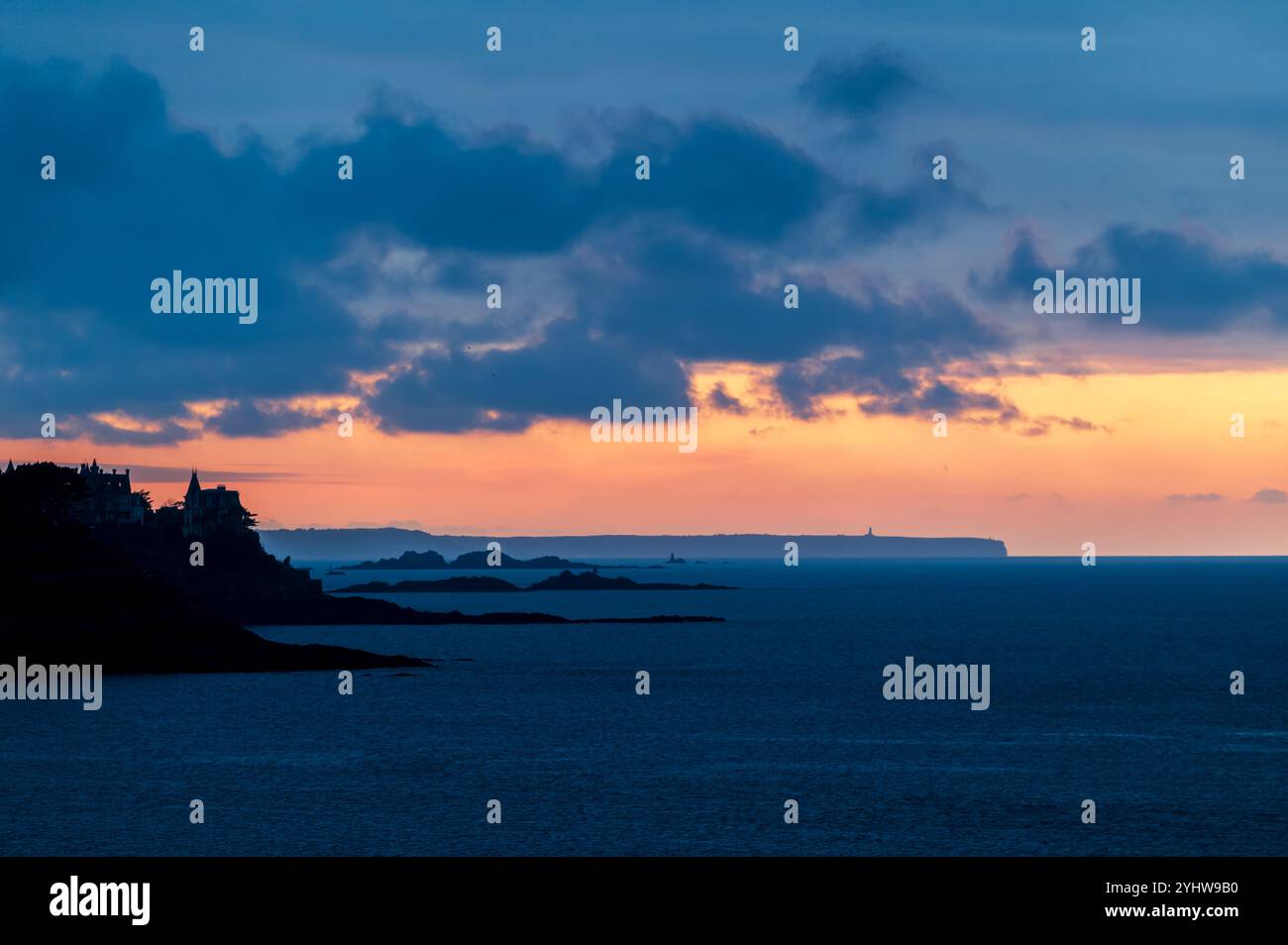Tramonto sulla baia di Saint Malo, Francia Foto Stock