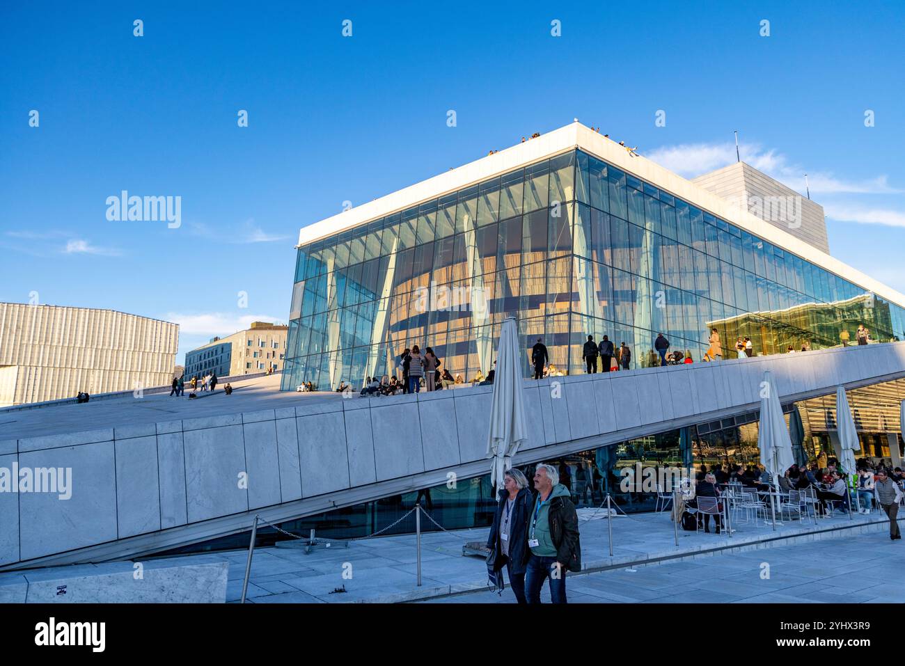 Incredibile architettura del Teatro dell'Opera di Oslo, inaugurato nel 2008 e sede dell'Opera e del Balletto Nazionale norvegese, e dell'opera nazionale Foto Stock