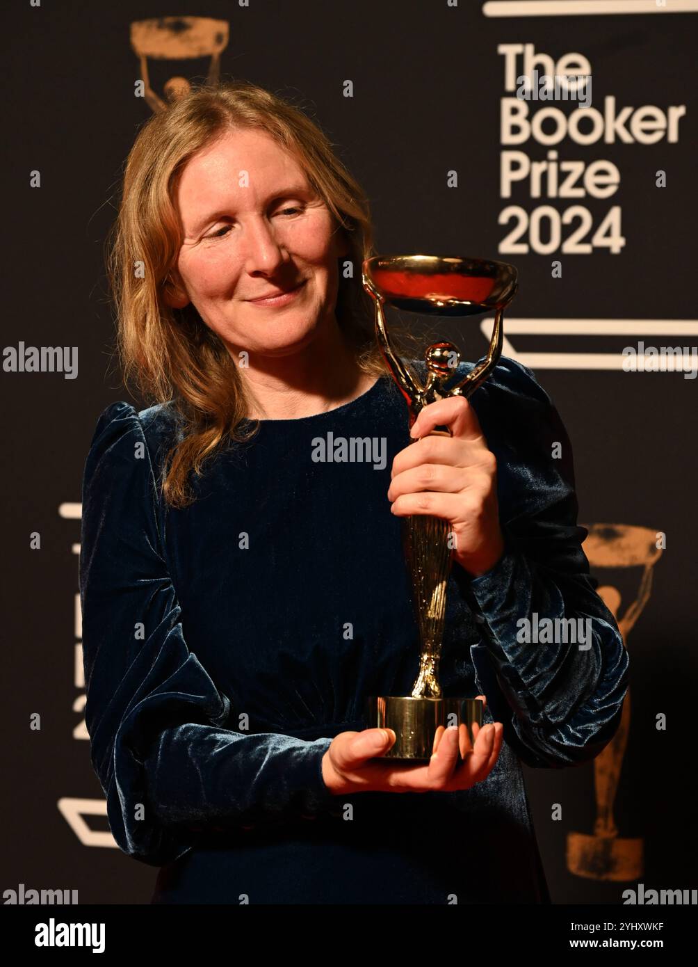 LONDRA, REGNO UNITO. 11 novembre 2024. Orbital di Samantha Harvey è la vincitrice del Booker Prize 2024 alla cerimonia del Booker Prize 2024 tenutasi a Old Billingsgate Londra, Regno Unito. (Foto di 李世惠/SEE li/Picture Capital) credito: Vedi li/Picture Capital/Alamy Live News Foto Stock