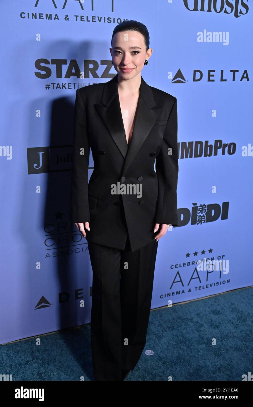 Hollywood CA USA - 12 novembre 2024: Mikey Madison partecipa alla terza celebrazione annuale della Critics Choice Association del cinema e della TV AAPI. Foto Stock