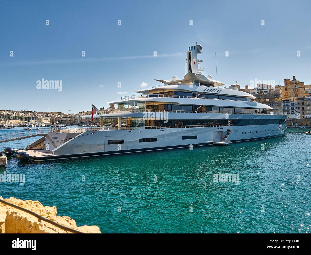 Ormeggiato nel porto di la Valletta, Malta, superyacht Moonrise Foto Stock