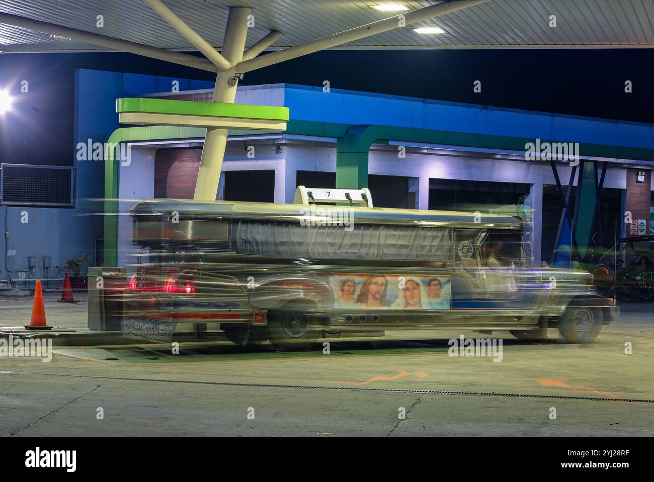 Jeepney provinciale delle Filippine, iconico trasporto pubblico abbandono graduale nelle Filippine, piano di modernizzazione della transizione governativa, jeepneys PUV phaseout Foto Stock