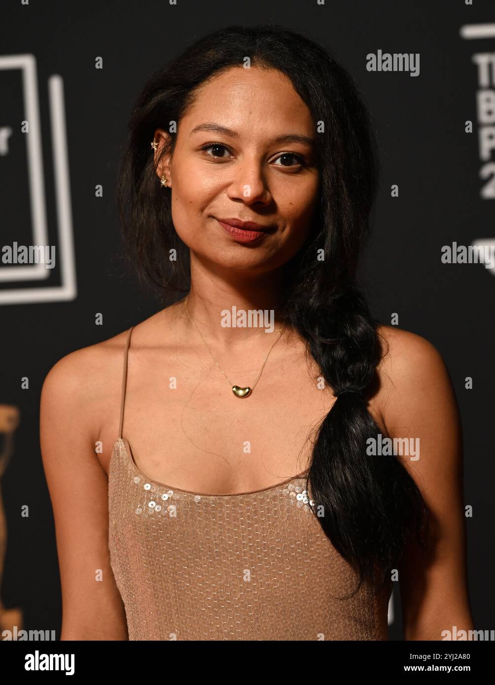 LONDRA, REGNO UNITO. 11 novembre 2024. Jo Hamya partecipa alla cerimonia del Booker Prize 2024 all'Old Billingsgate di Londra, Regno Unito. (Foto di 李世惠/SEE li/Picture Capital) credito: Vedi li/Picture Capital/Alamy Live News Foto Stock