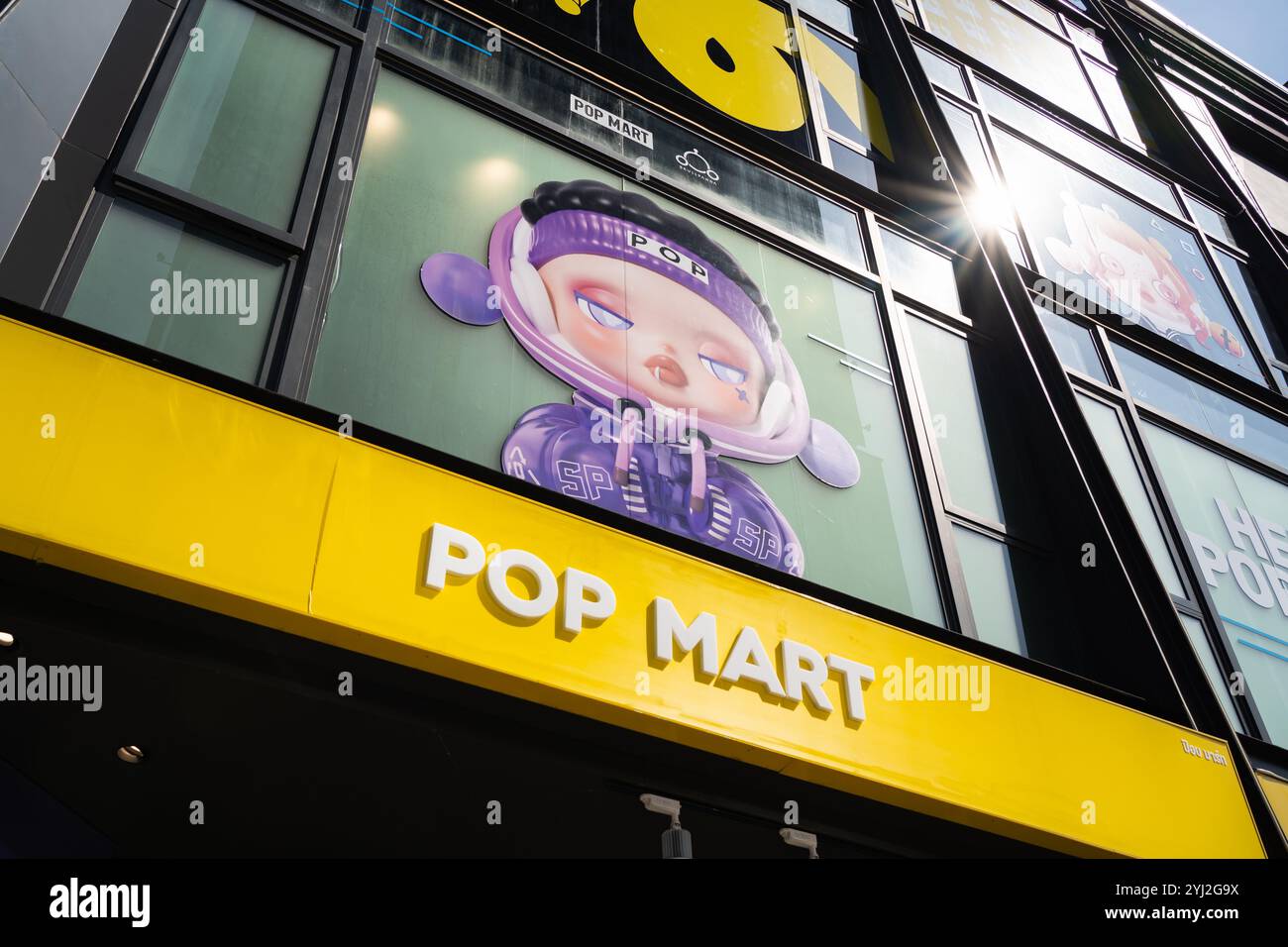 Bangkok, Tailandia - 2 novembre 2024: Pop Mart è un negozio di giocattoli d'arte che vende giocattoli di design in formato cieco. Foto Stock