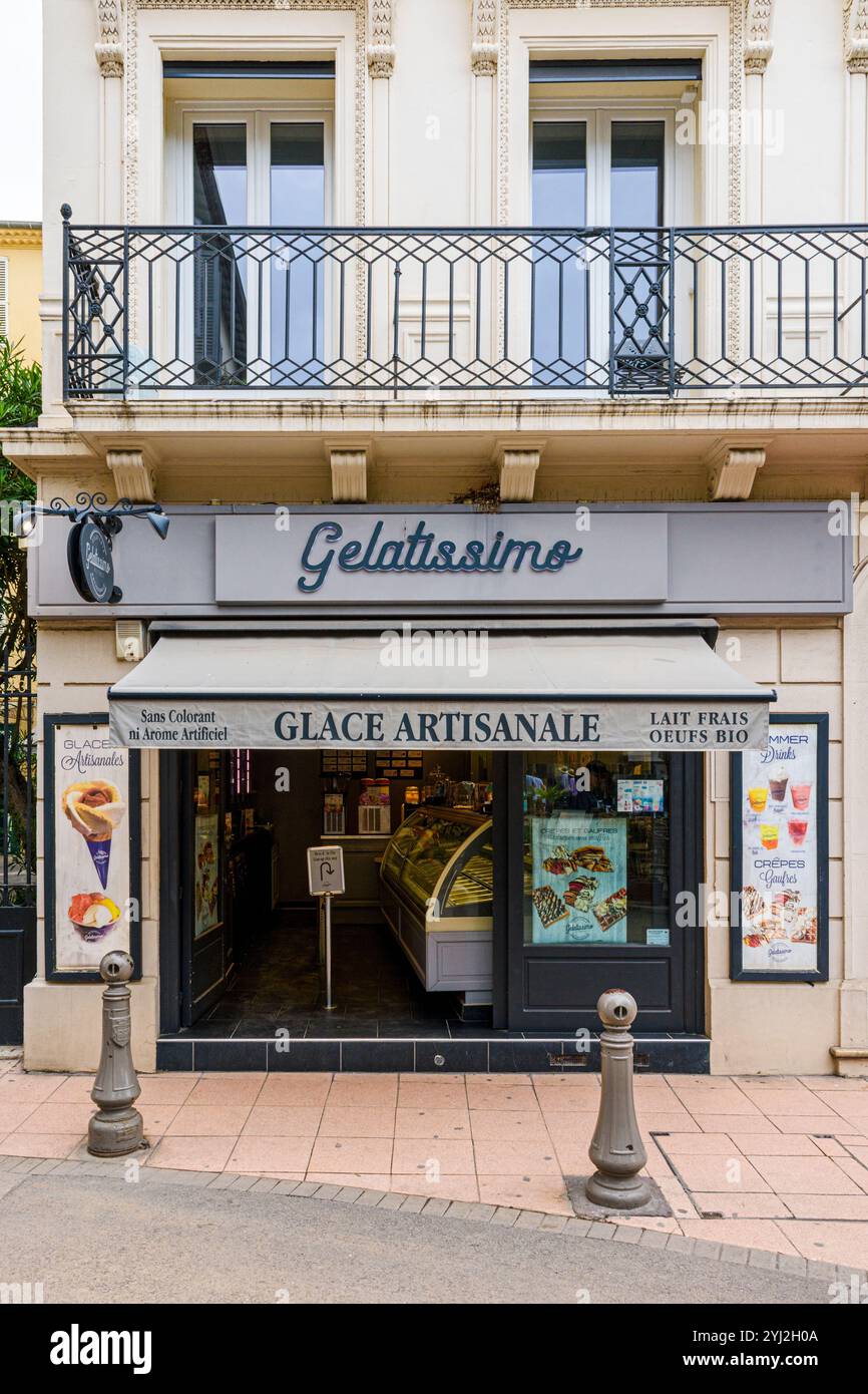 Gelateria nella città vecchia di Antibes, Provence-Alpes-Côte d'Azur, Francia Foto Stock