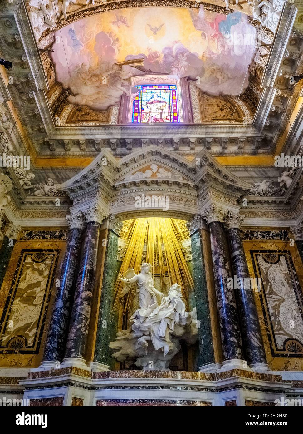 L'estasi di Santa Teresa nella Cappella di Santa Teresa di Gesù di Gian Lorenzo Bernini nella chiesa di Santa Maria della Vittoria - Roma, Italia Foto Stock