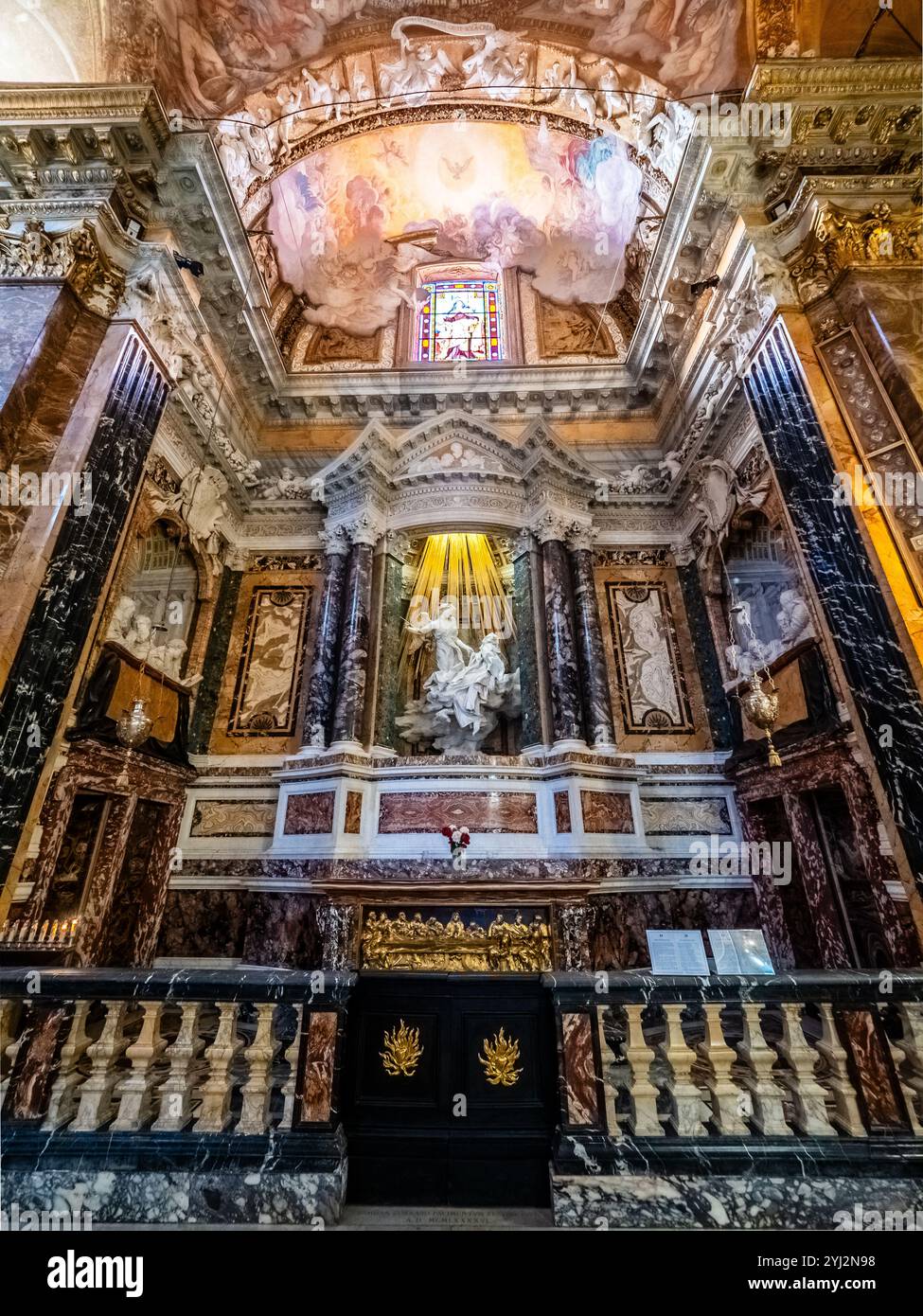 L'estasi di Santa Teresa nella Cappella di Santa Teresa di Gesù di Gian Lorenzo Bernini nella chiesa di Santa Maria della Vittoria - Roma, Italia Foto Stock