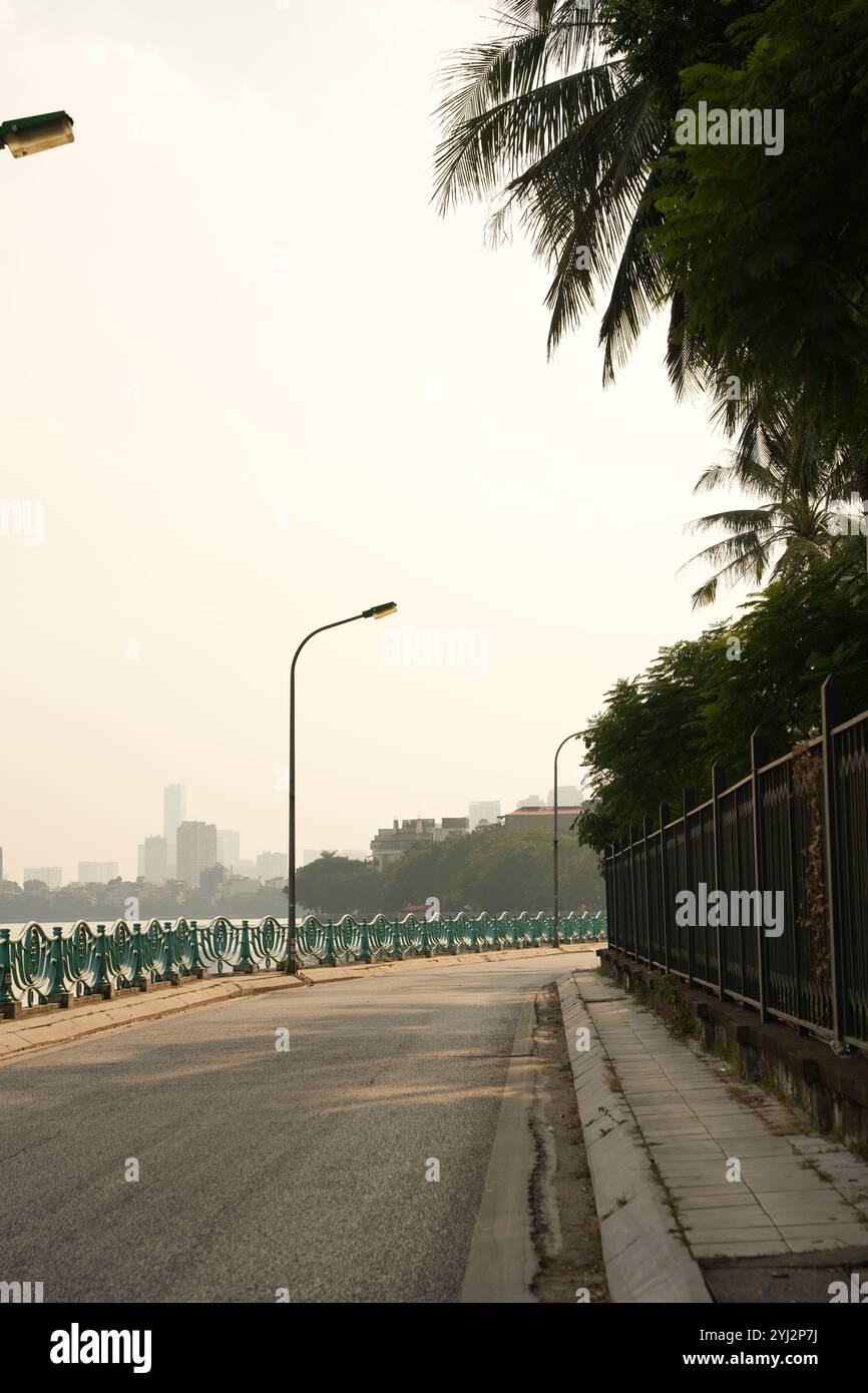 Lago occidentale di Hanoi in una giornata di sole Foto Stock