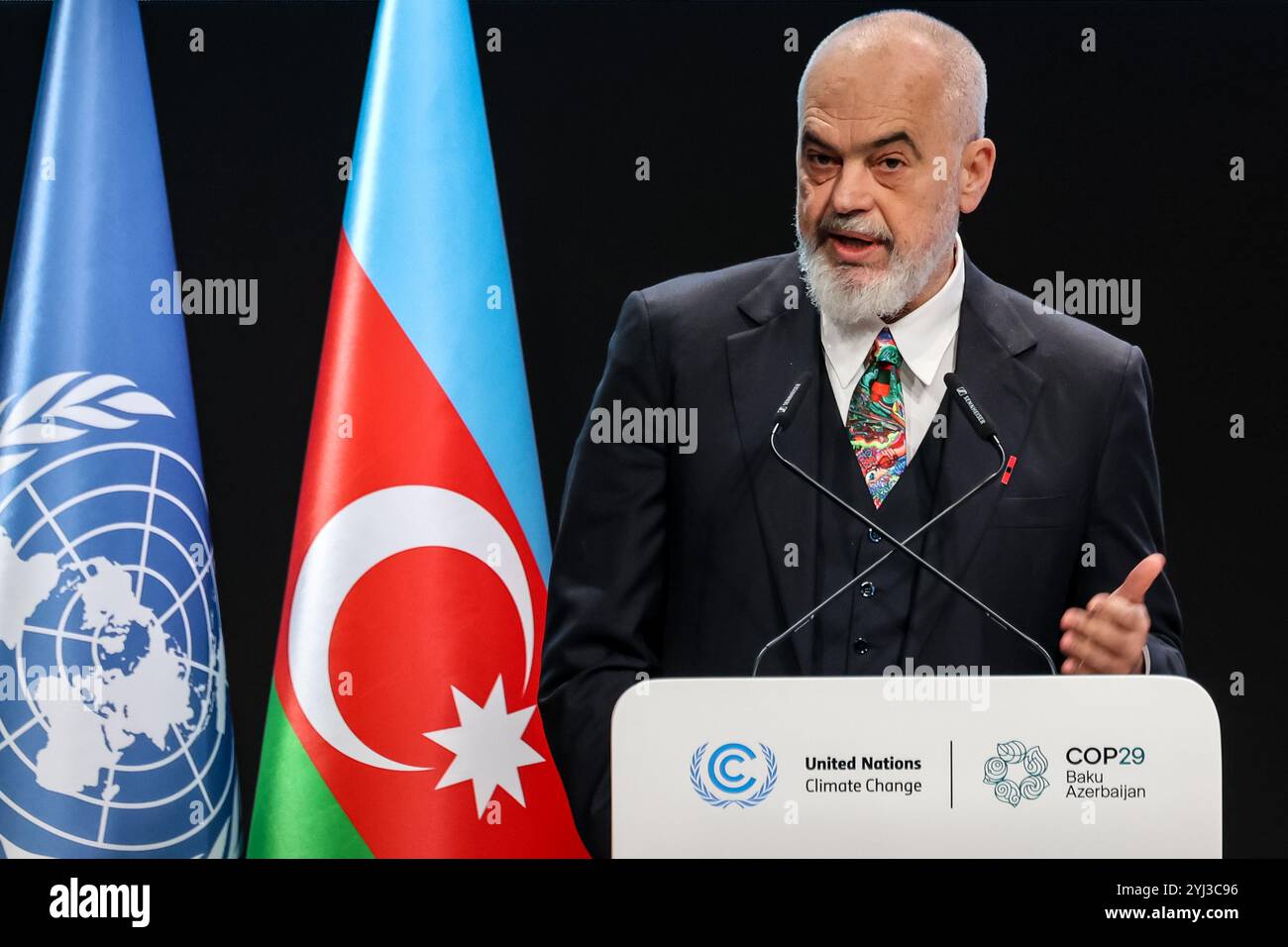 Baku, Azerbaigian. 13 novembre 2024. EDI Rama, primo ministro albanese, interviene durante la prima parte del segmento ad alto livello della Conferenza delle Nazioni Unite sui cambiamenti climatici nella sala plenaria di Nizami durante la COP29, un evento tenuto dall'UNFCCC allo Stadio Olimpico di Baku. La COP29, in vigore dal novembre 11-22, si concentra sulla compensazione delle emissioni di carbonio e sui finanziamenti per la sostenibilità e la mitigazione. Credito: SOPA Images Limited/Alamy Live News Foto Stock