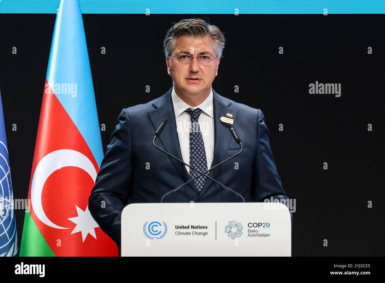 Baku, Azerbaigian. 13 novembre 2024. Andrej Plenkovi?, il primo ministro della Croazia parla durante la prima parte della conferenza ad alto livello sul cambiamento climatico delle Nazioni Unite nella sala plenaria di Nizami durante la COP29, un evento organizzato dall'UNFCCC allo stadio olimpico di Baku. La COP29, in vigore dal novembre 11-22, si concentra sulla compensazione delle emissioni di carbonio e sui finanziamenti per la sostenibilità e la mitigazione. Credito: SOPA Images Limited/Alamy Live News Foto Stock