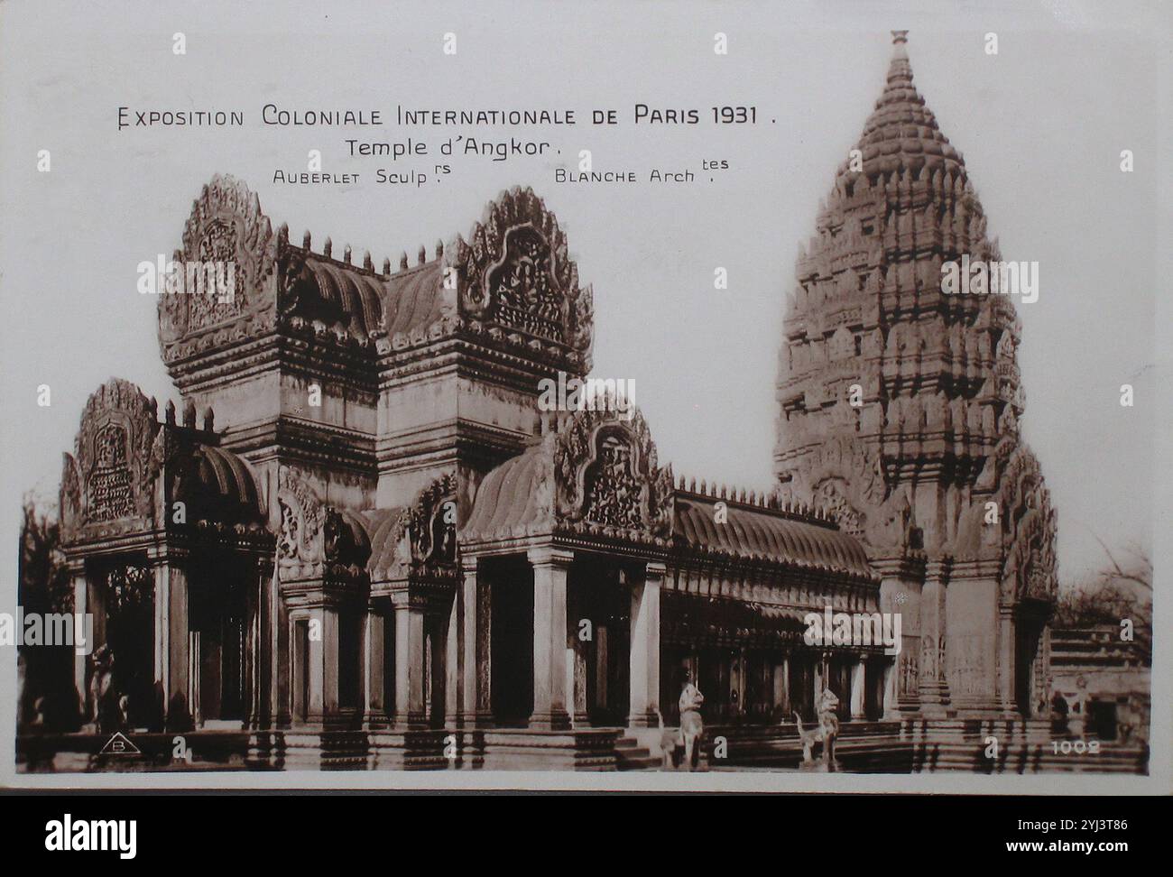 Foto d'epoca di Parigi. Esposizione coloniale internazionale, tempio di Angkor. Francia. 1931 foto d'epoca di Parigi. La Paris Colonial Exhibition (o "Exposition coloniale internationale", esposizione coloniale internazionale) fu una mostra coloniale di sei mesi tenuta a Parigi, in Francia, nel 1931, che tentò di mostrare le diverse culture e le immense risorse dei possedimenti coloniali francesi. Foto Stock