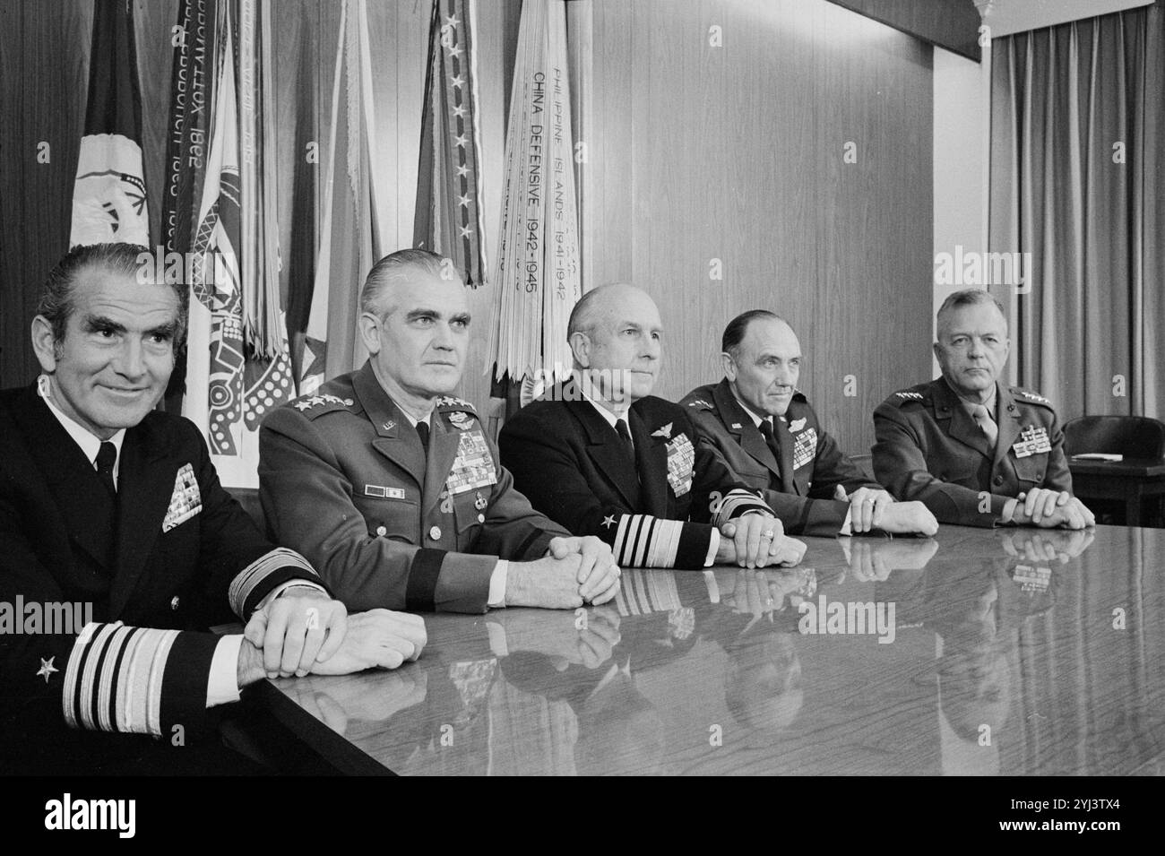 Foto d'epoca del Joint Chiefs of staff: Pentagono. STATI UNITI. 4 gennaio 1971 il Joint Chiefs of staff (JCS) è il corpo dei leader più anziani in uniforme all'interno del Dipartimento della difesa degli Stati Uniti, che consiglia il presidente degli Stati Uniti, il Segretario della difesa, il Consiglio per la sicurezza interna e il Consiglio di sicurezza nazionale in materia militare. Foto Stock