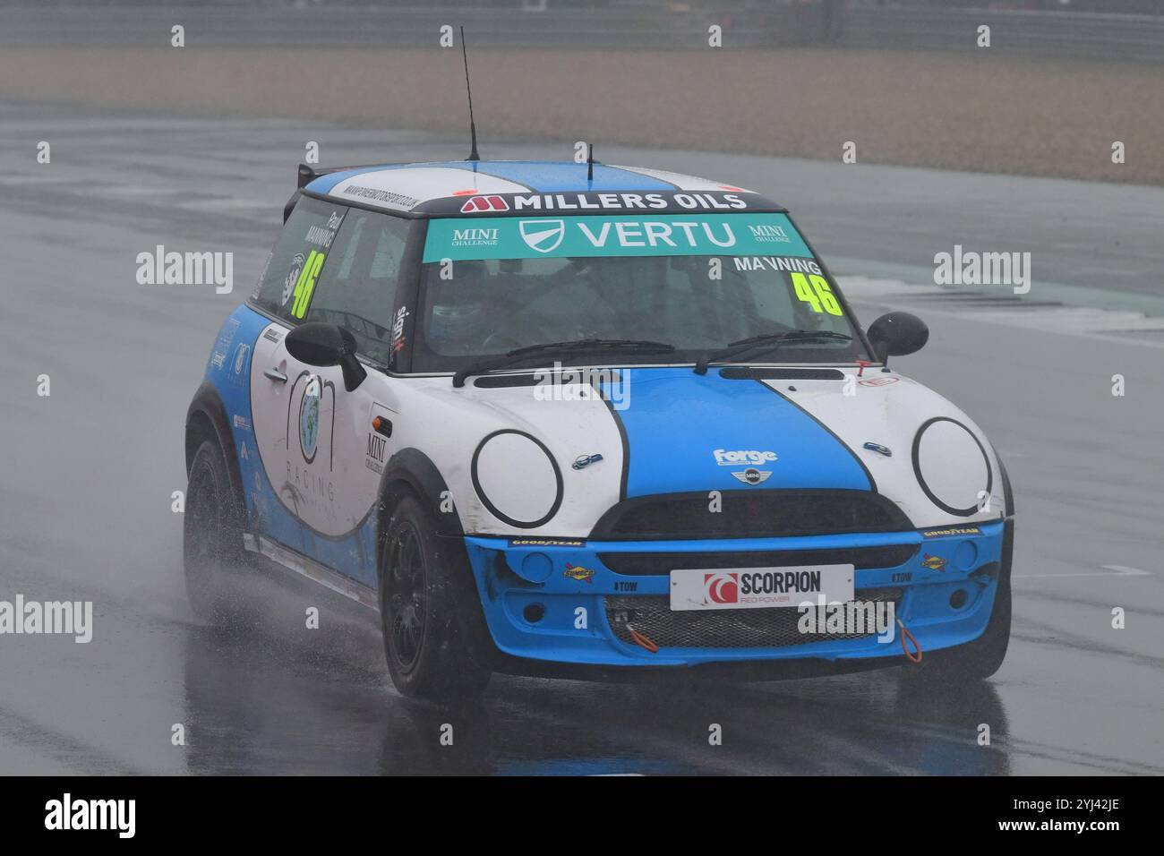 Paul Manning, Mannpower Motorsport, MINI Cooper, Vertu MINI Challenge Trophy 2024, gare di 20 minuti, gare monomarca, auto basate sulla R50 mi Foto Stock