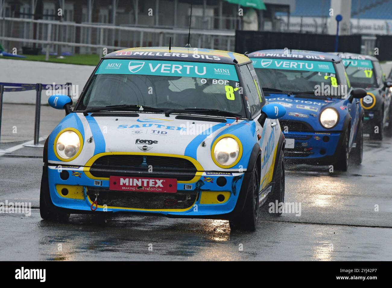 MINI Cooper, Vertu MINI Challenge Trophy 2024, gare di 20 minuti, gare monomarca, auto basate sulla R50 MINI Cooper, equipaggiata con 130 CV, 1 Foto Stock