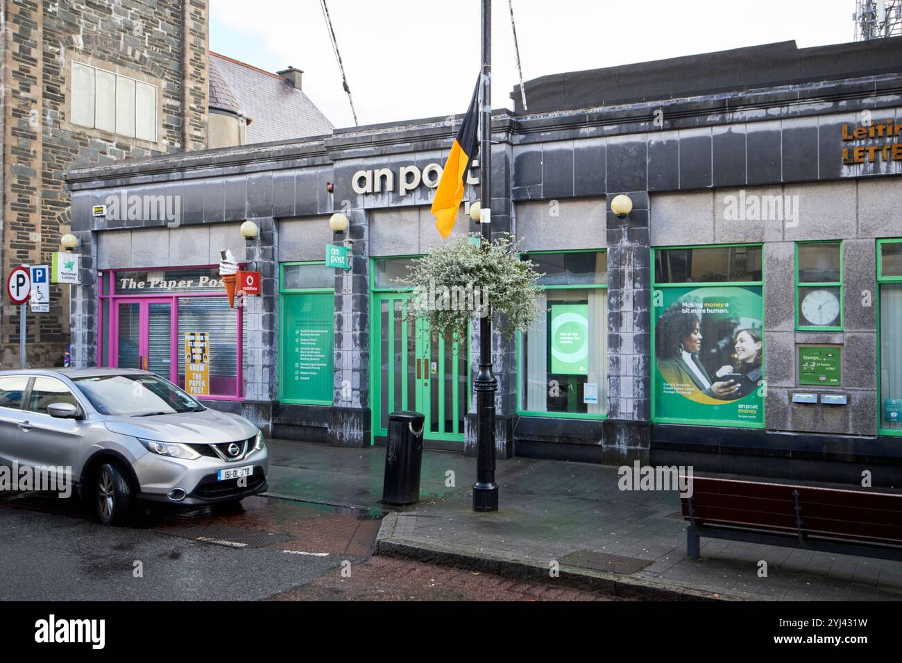 un ufficio postale di letterkenny, contea di donegal, repubblica d'irlanda Foto Stock