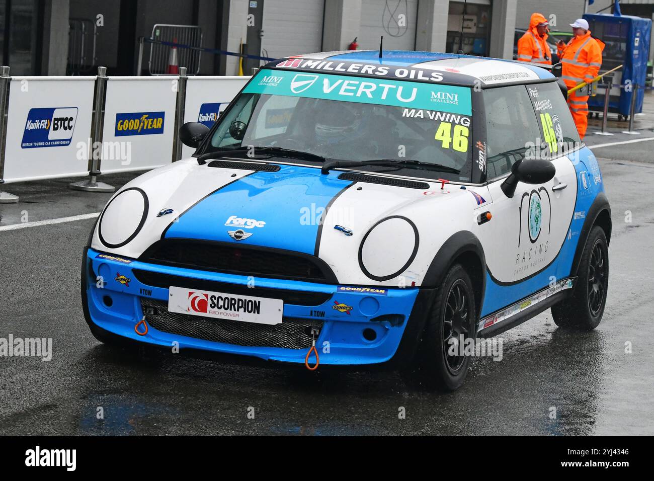 Paul Manning, Mannpower Motorsport, MINI Cooper, Vertu MINI Challenge Trophy 2024, gare di 20 minuti, gare monomarca, auto basate sulla R50 mi Foto Stock