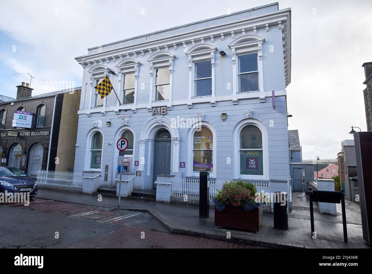 allied irish bank aib branch ex società bancaria di belfast, poi banca reale d'irlanda, costruendo letterkenny, contea di donegal, repubblica d'irlanda Foto Stock