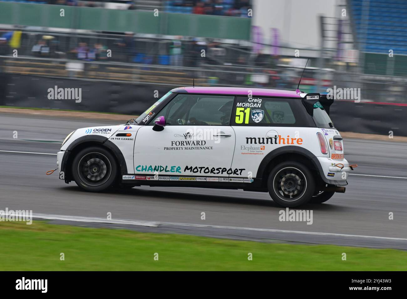 Craig Morgan, Chandler Motorsport, MINI Cooper, Vertu MINI Challenge Trophy 2024, gare di 20 minuti, corse monomarca, auto basate sulla R50 MIN Foto Stock